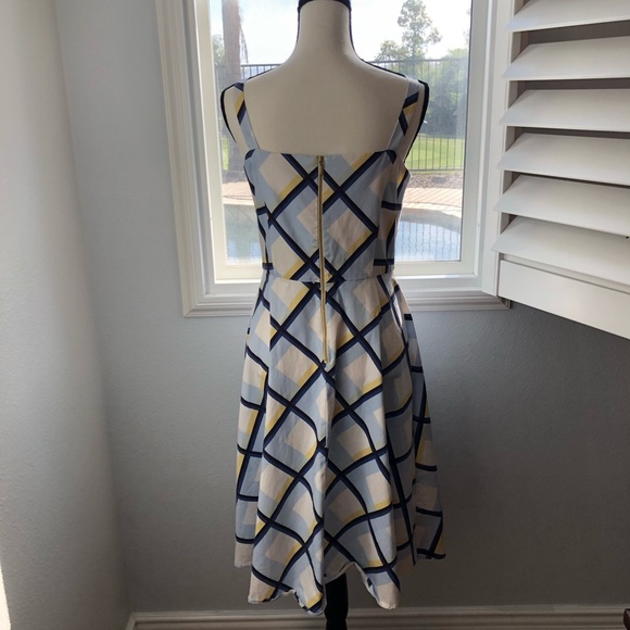 Super cute patterned lightweight dress. - Picture 2 of 8